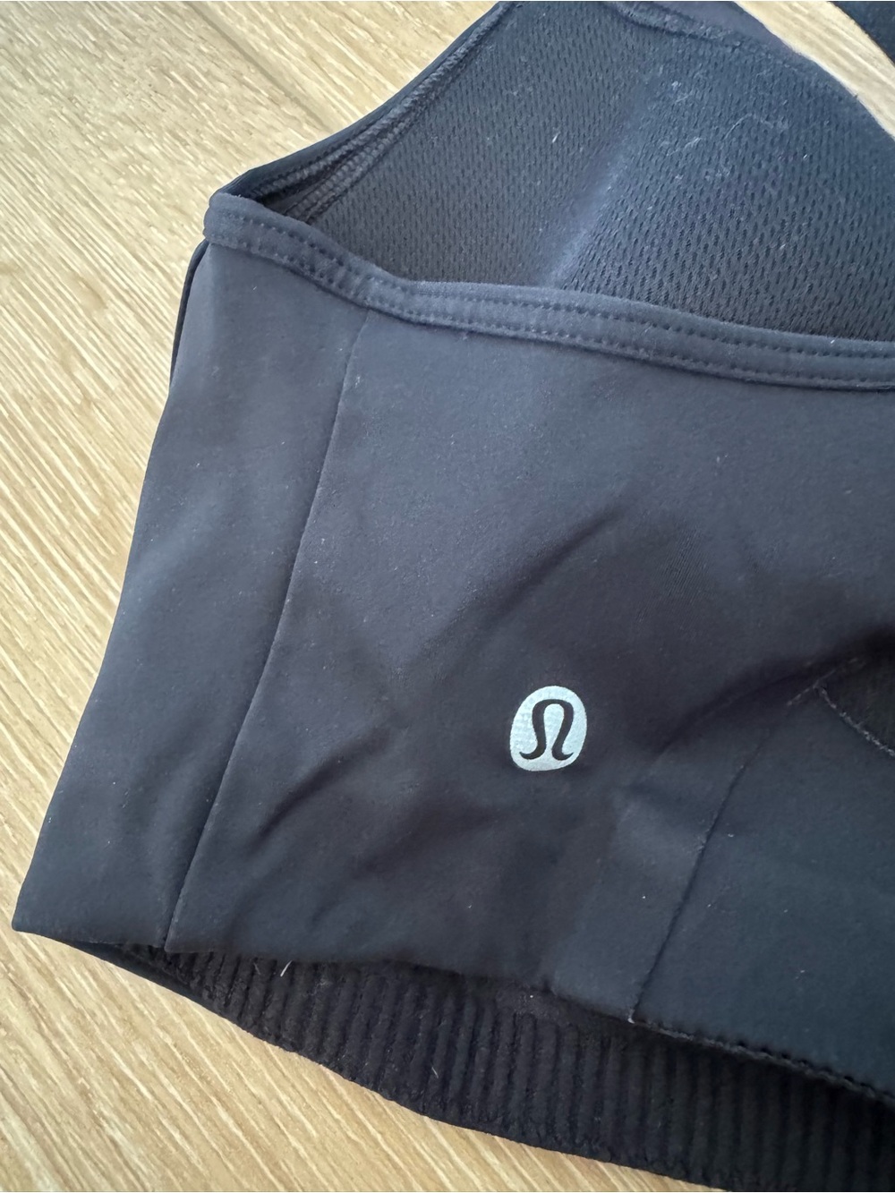 Lululemon All Powered Up Bra in black size Medium (8-10) will fit most B-D cups - Picture 6 of 8